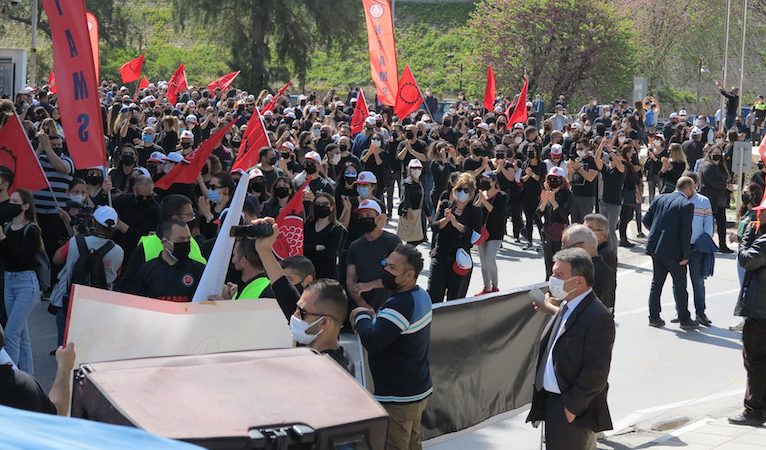 Sendikalar sokakta: Hükümet istifa, halk sandığa!