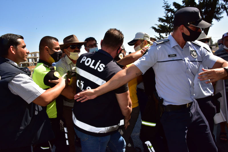 Lefkelilerin canına tak etti: Eylemde polisle arbede yaşandı