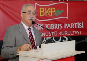 İzzet İzcan: “Kıbrıs, Türkiye’nin rehinesi haline gelmiştir”
