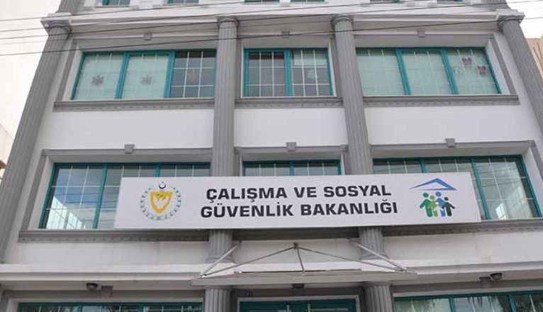 Çalışma Bakanlığı ve dairelerine girişte antijen ve PCR testi istenecek