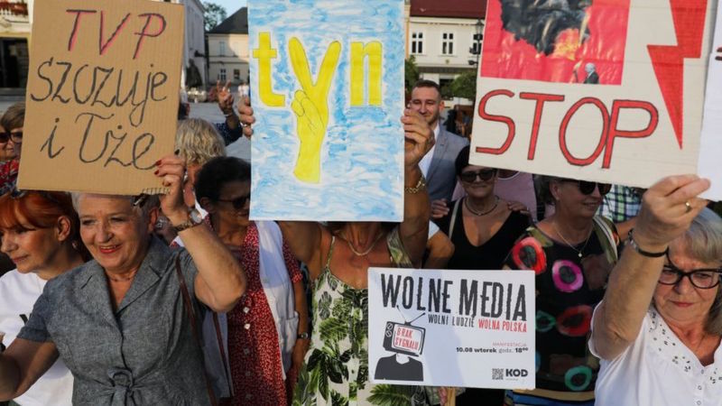 Polonya’da parlamento yabancı medya kuruluşlarını yasaklayan tasarıyı onayladı