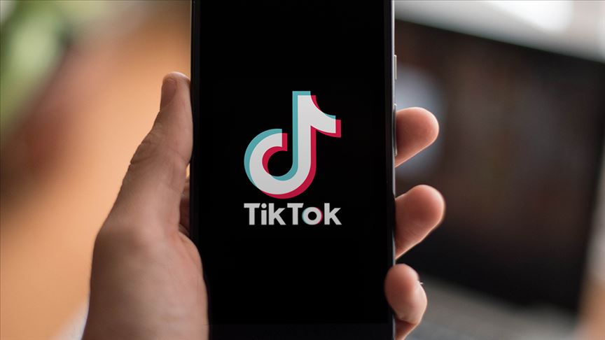 Yetkililer, aşı savaşlarında TikTok yıldızlarını görevlendirdi