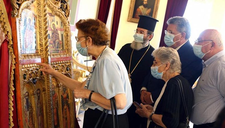 Kıbrıs, kuzeyden Japonya’ya kaçırılan kilise kapılarını geri aldı