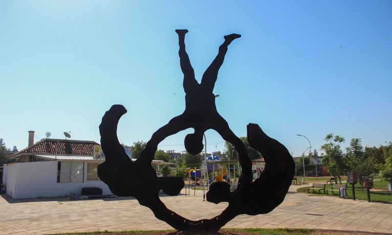“Herkes İçin Sanat Heykel Rezidansı” yarışmasını kazanan sanatçıların heykelleri Dr. Fazıl Küçük parkına yerleştirildi