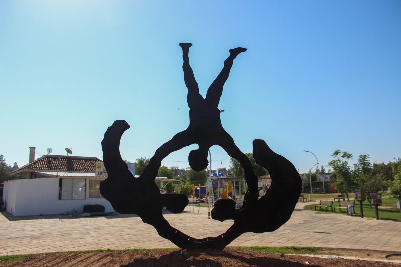 “Herkes İçin Sanat Heykel Rezidansı” yarışmasını kazanan sanatçıların heykelleri Dr. Fazıl Küçük parkına yerleştirildi
