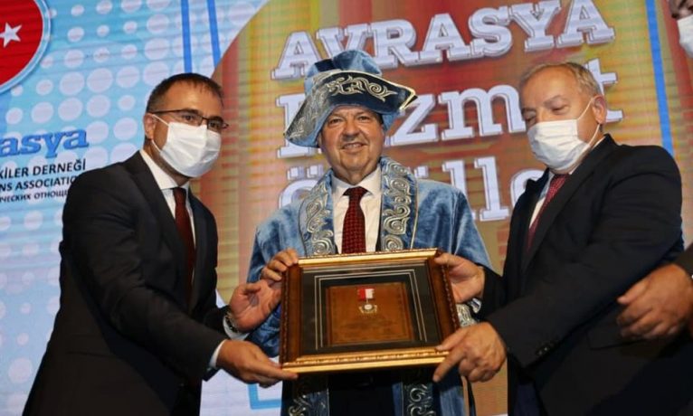 İş dünyası ‘gezmeye’ giden Tatar’ı kınadı!