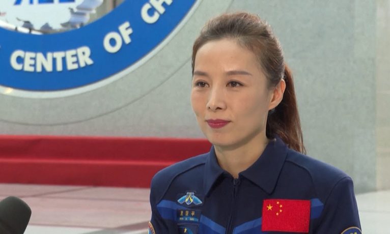 Astronot Yaping, uzay yürüyüşü yapan ilk Çinli kadın oldu