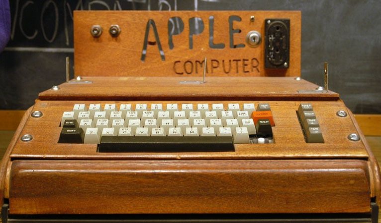 Apple’ın ilk ürettiği bilgisayar 400 bin dolara satıldı