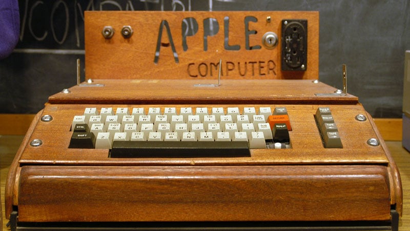 Apple’ın ilk ürettiği bilgisayar 400 bin dolara satıldı