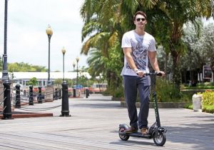 Elektrikli scooter ve E-Moped kullanımına yeni kurallar: 18 yaş altına yasak