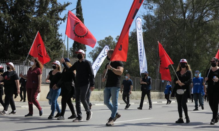 Kamuda örgütlü üç büyük sendika genel grev kararı aldı