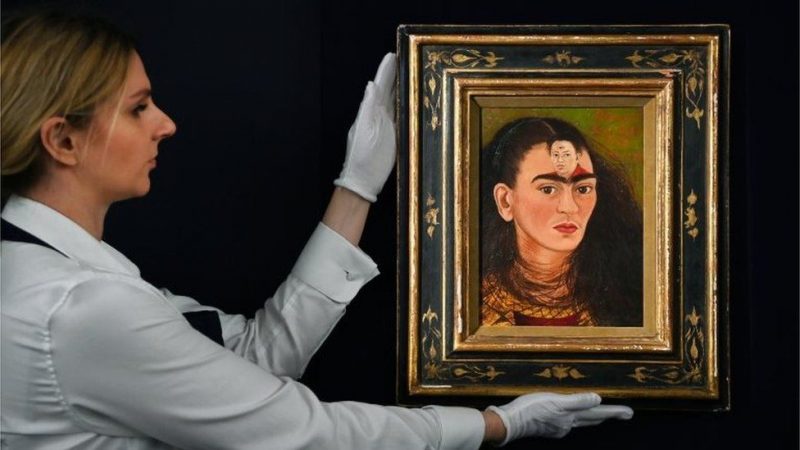 Frida Kahlo’nun otoportresi 34,9 milyon dolara satıldı