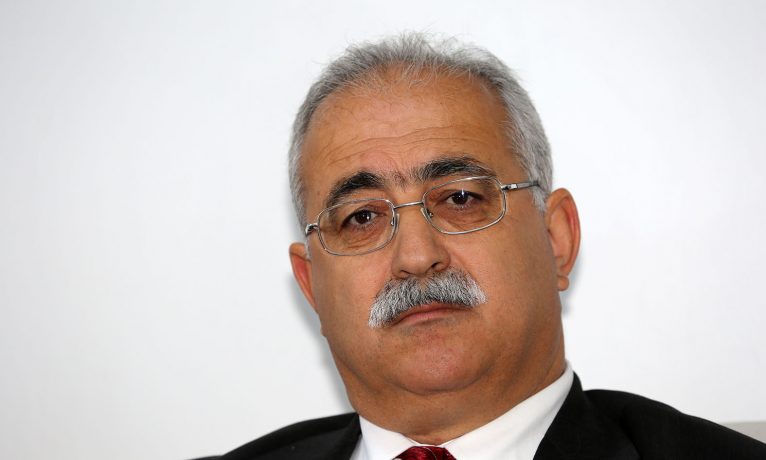 İzcan: TL yerine Euro kullanımına geçilmelidir