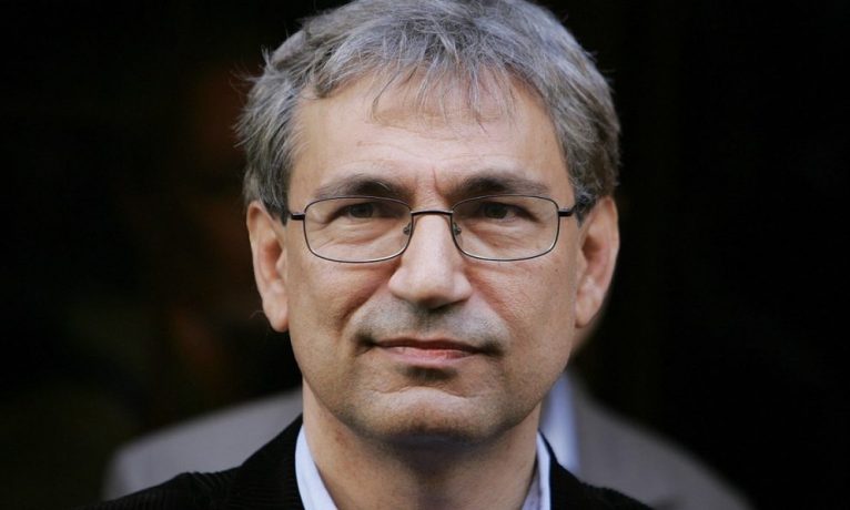 Yazar Orhan Pamuk’a soruşturma