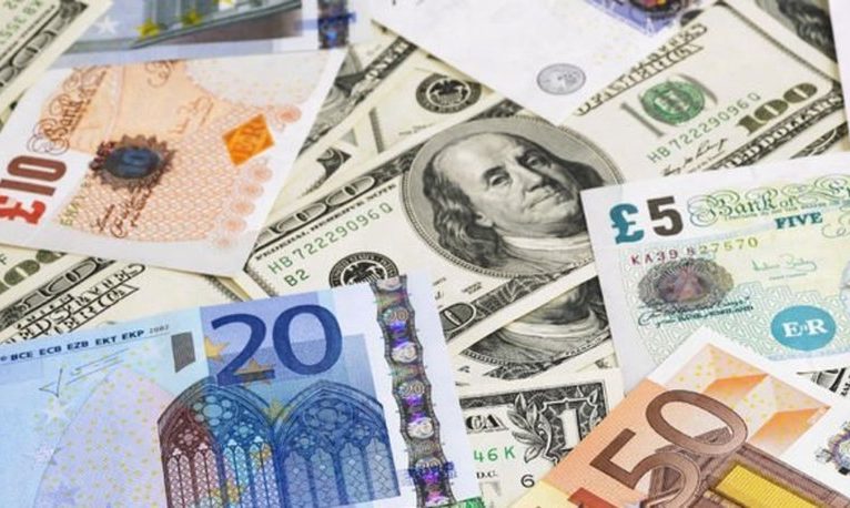 Türk Lirasının seyri dalgalanmaya devam ediyor
