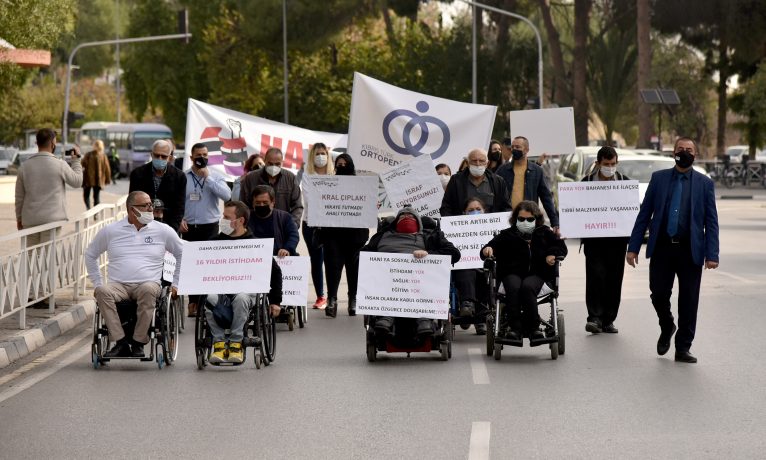 “Engelli kişiler evlerine kapalı bir şekilde yaşamaya mahkum edildi”