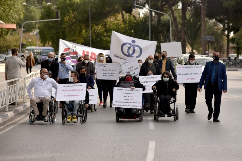 “Engelli kişiler evlerine kapalı bir şekilde yaşamaya mahkum edildi”