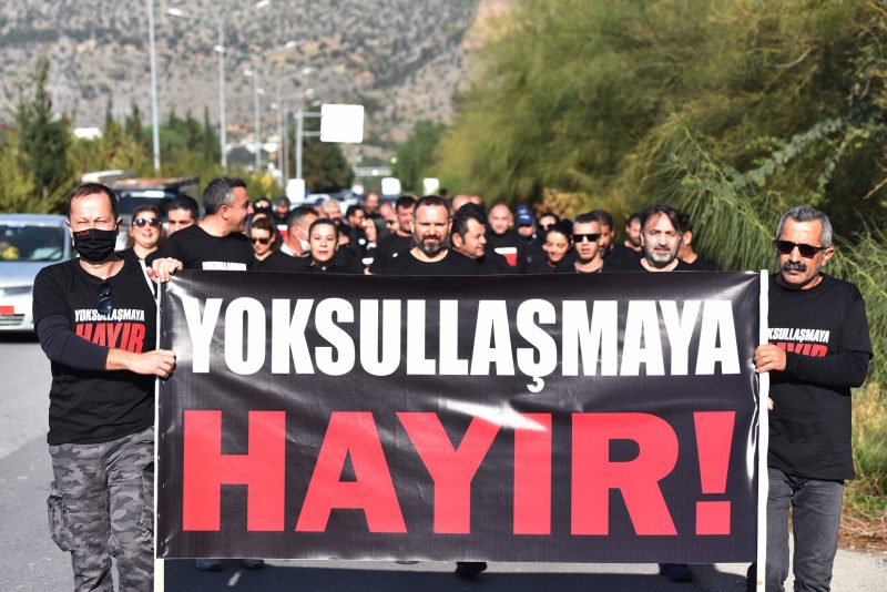 Sendikalar sokakta: Yoksullaşmaya hayır!