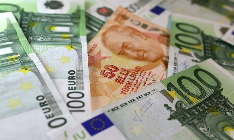 Türk Lirası’nın düşüşü devam ediyor: Euro 15,55, Sterlin 18,35