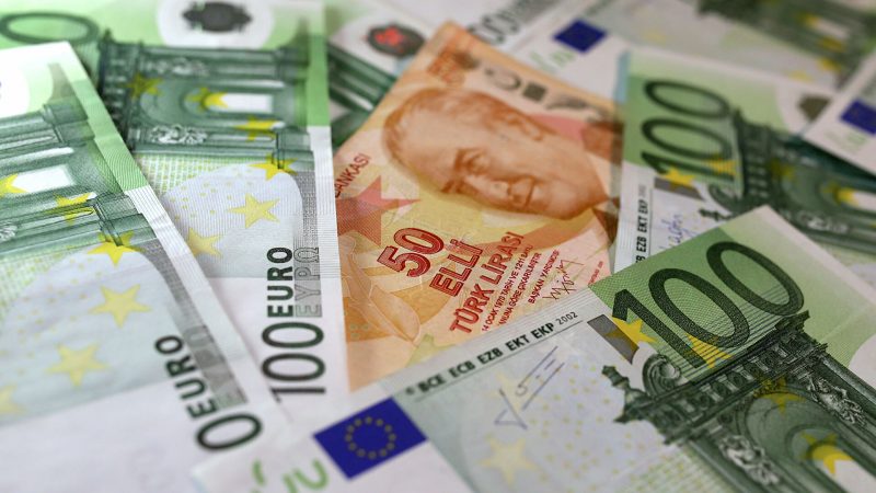 Türk Lirası’nın düşüşü devam ediyor: Euro 15,55, Sterlin 18,35