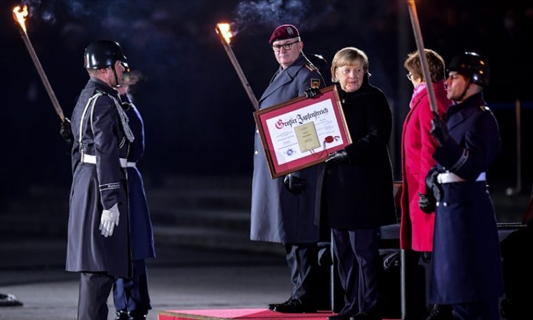 Merkel için veda töreni