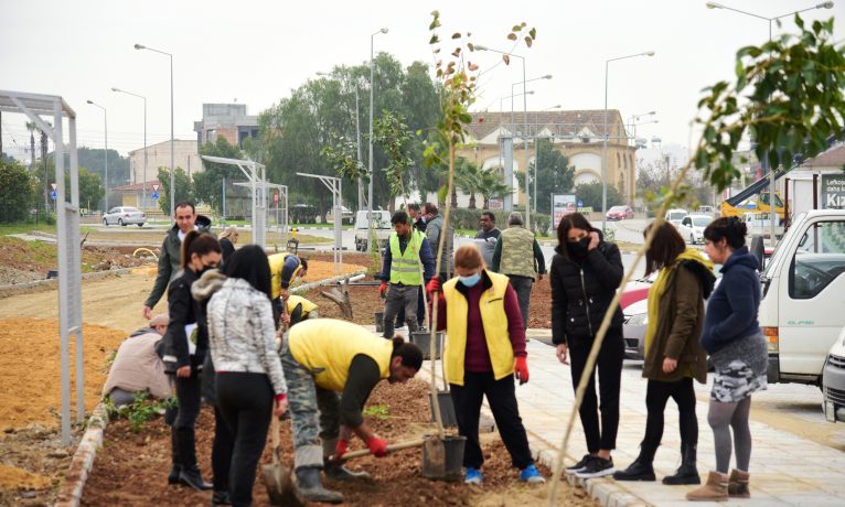 Kızılbaş Parkı’na dönüştürülen atıl alanı yeşillendirmek için çalışmalar başladı