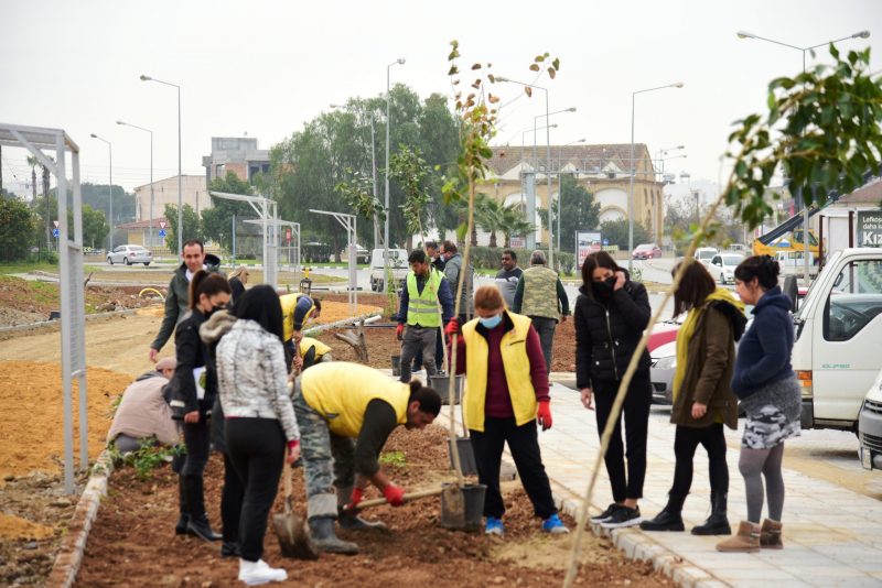 Kızılbaş Parkı’na dönüştürülen atıl alanı yeşillendirmek için çalışmalar başladı