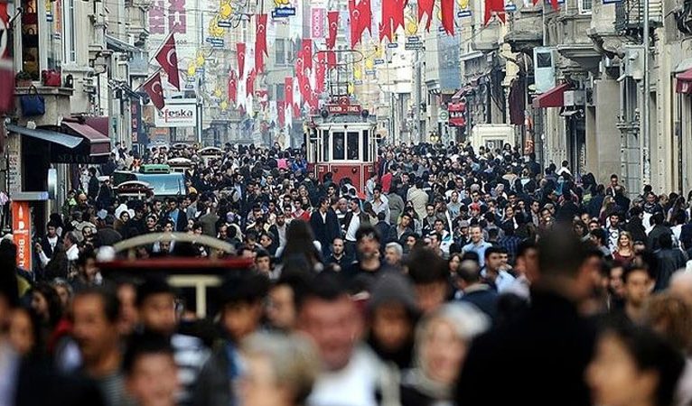 Türkiye’nin nüfusu 1 milyon 65 bin 911 artarak 84 milyon 680 bin 273 kişiye ulaştı