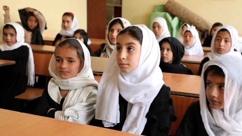 Dünya Bankası, Taliban’ın kız okullarını açmaması nedeniyle Afganistan’daki projelerini dondurdu