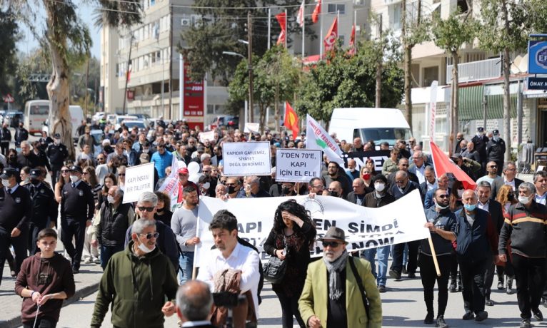 Barikatlar yıkılacak, Kıbrıs birleşecek