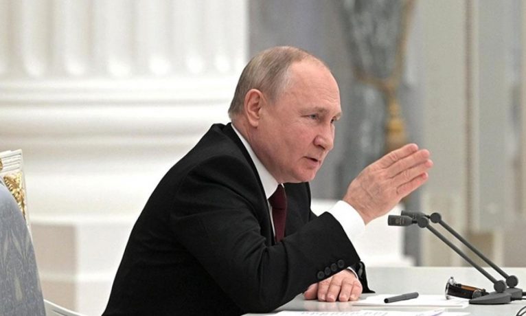 Putin: Dost olmayan ülkelere doğalgazı rubleyle satmayı planlıyoruz