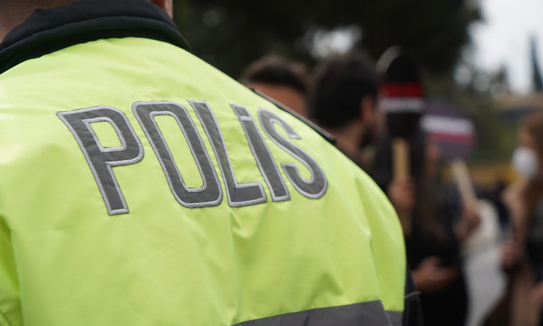 Mülteci teknesi İskele açıklarında durduruldu: 20 Suriyeli gözaltına alındı