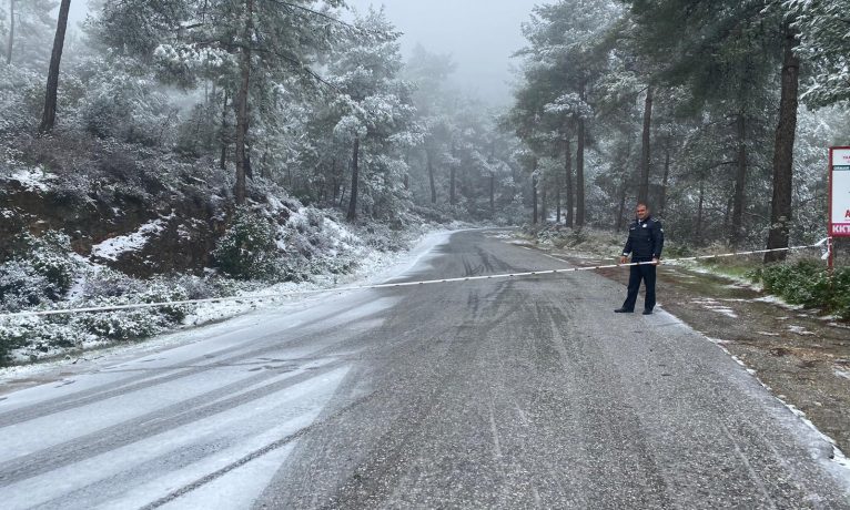 Polis’ten uyarı: Zorunlu olmadıkça yola çıkmayın