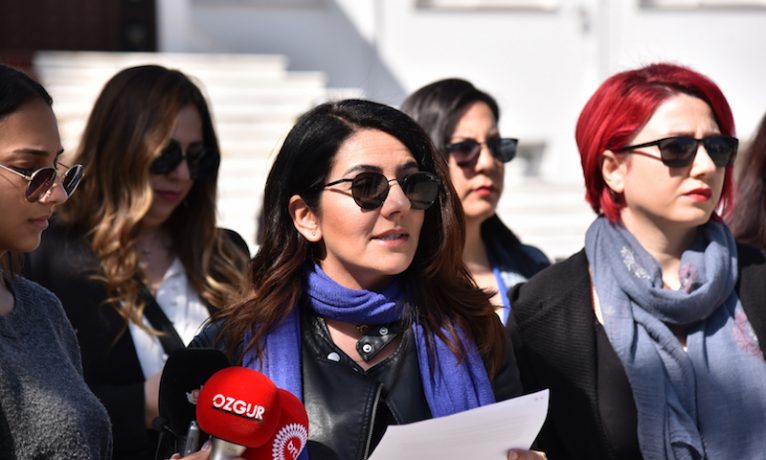 Basın-Sen: Gazeteci kadınlar özgürce yazıp, konuşamıyor