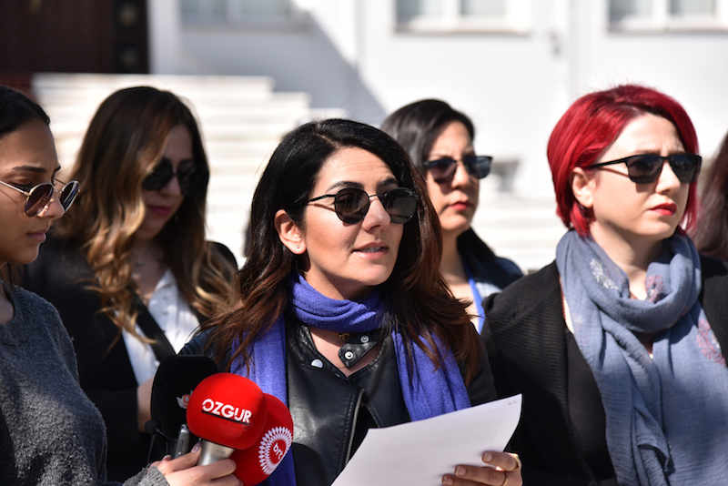 Basın-Sen: Gazeteci kadınlar özgürce yazıp, konuşamıyor