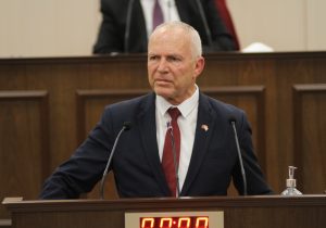 Töre Meclis çalışanlarını tehdit etti