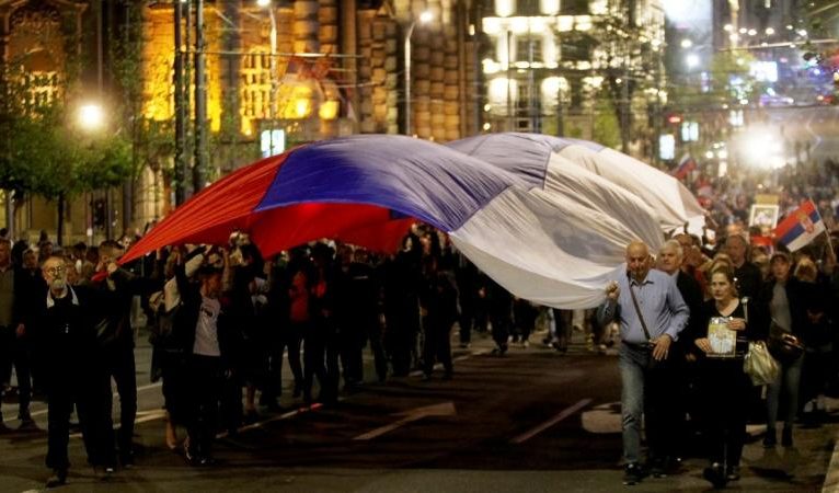 Sırbistan’da protesto gösterisi: Rus milli marşını söyleyip “NATO’ya hayır!” dediler