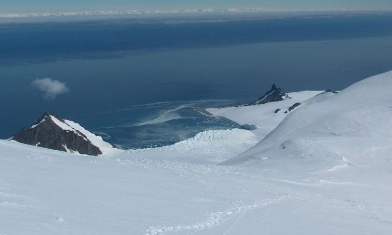 Antarktika’daki dev sualtı volkanı uyandı: 85 bin deprem meydana geldi