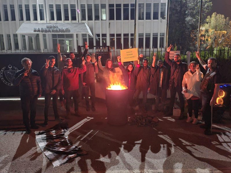 Gençler talepleri için birleşti