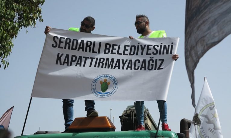 Bölgelerde belediyelerin kapatılmasına karşı eylemler devam ediyor