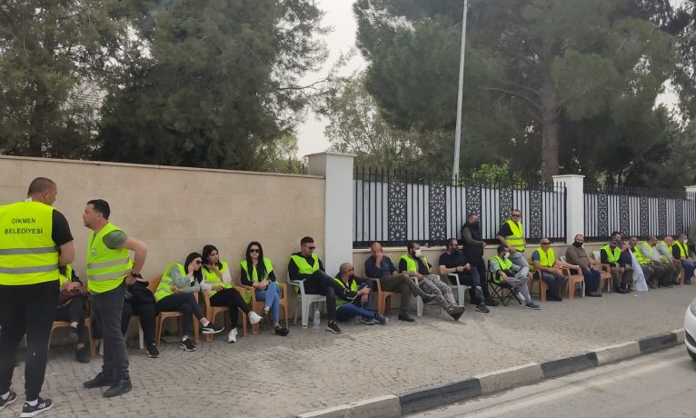 Belediyelerin Meclis önündeki eylemi devam ediyor