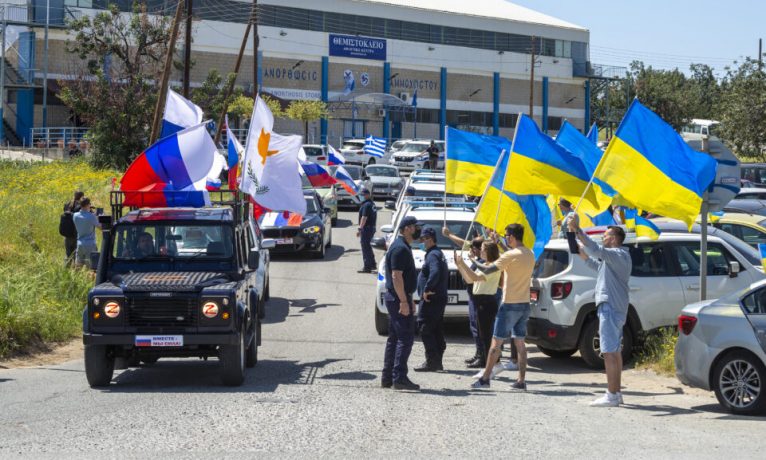 Larnaka’daki Putin’e destek gösterisi olaylı bitiyordu