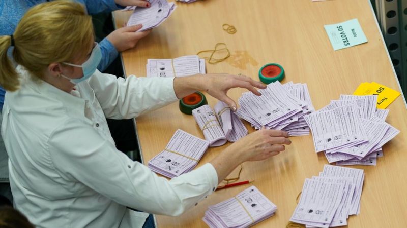 İngiltere’de yerel seçimlerin ilk sonuçları, muhalefetteki İşçi Partisi ve Liberal Demokratlar lehine