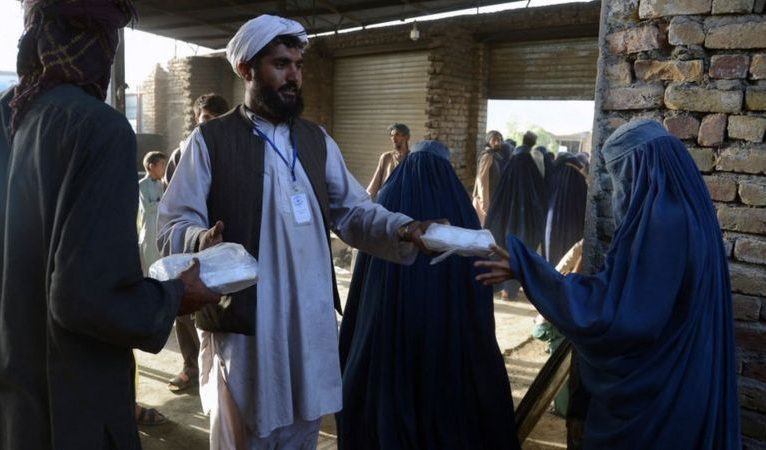 Taliban, Afganistan’da kadınlara burka zorunluluğunu geri getirdi