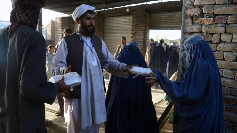 Taliban, Afganistan’da kadınlara burka zorunluluğunu geri getirdi