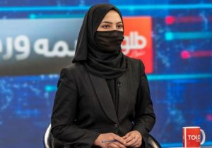 Taliban’ın yeni kararı ekrana yansıdı: Afganistan’da kadınlar artık televizyona çıkmak için yüzlerini de örtmek zorunda