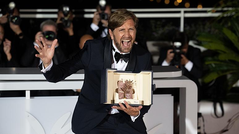 Cannes’da Altın Palmiye’nin sahibi Ruben Östlund’un ‘Hüzün Üçgeni’ oldu
