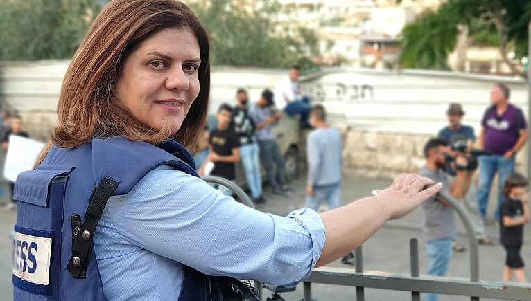 İsrail’in mülteci kampı baskınında Al-jazeera muhabiri Şirin Ebu Akile öldürüldü