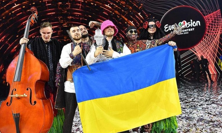 Eurovision’u kazanan Ukraynalı grup, SİHA satın almak için ödülünü açık artırmayla sattı