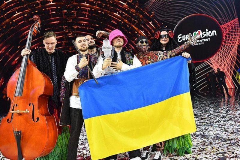 Eurovision’u kazanan Ukraynalı grup, SİHA satın almak için ödülünü açık artırmayla sattı